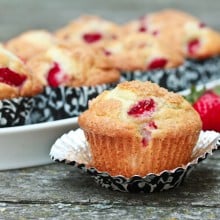 strawberry-rhubarb-yogurt-muffins.jpg