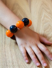 Food Craft: Gumball Bracelets | ASpicyPerspective.com #KidFriendly #Halloween #EdibleGifts #Gumballs