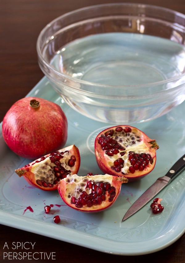 How to cut a pomegranate and remove the seeds