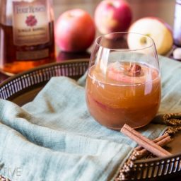 Apple Cinnamon Old Fashioned {Cocktail} #holiday #christmas #cocktail