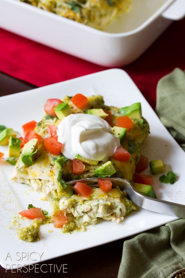 Cozy Chicken Enchilada Receita com Salsa Verde e Queijo #mexican #receita #casserole