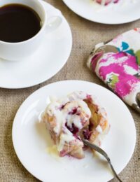 Gooey Raspberry Sticky Buns - An easy #stickybuns #recipe that is perfect for #spring!