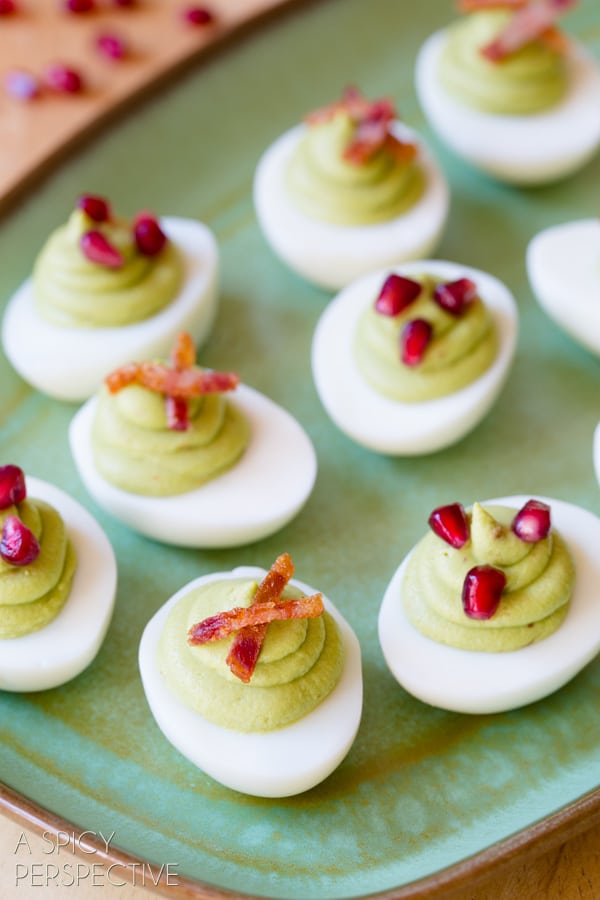 Best Avocado Deviled Eggs topped with #Bacon and #Pomegranate! #deviledeggs #easter #avocado