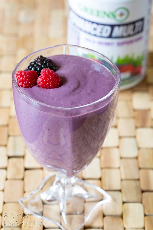 Easy Berry Smoothie Recipe with Yogurt and Super Greens! #smoothie #breakfast #healthy #greens