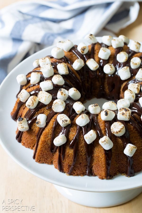 S'mores Bundt Cake - Brilliant Bundt Cakes Ebook Release Party! #bundtcake #ebook