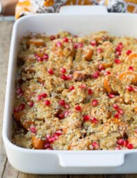 Maple Cinnamon Sweet Potatoes Recipe with Oat Crumble and Pomegranate #thanksgiving #sweetpotatoes