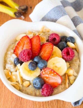 crockpot oatmeal with berries and banana slices on top