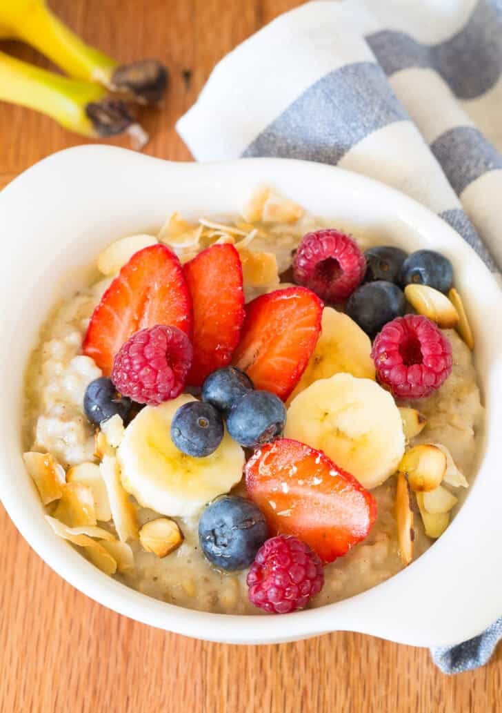 crockpot oatmeal with berries and banana slices on top