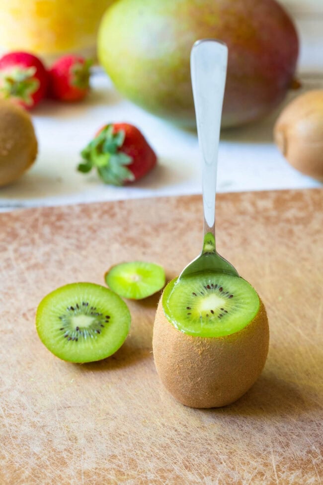 Cutting kiwi out of the rind