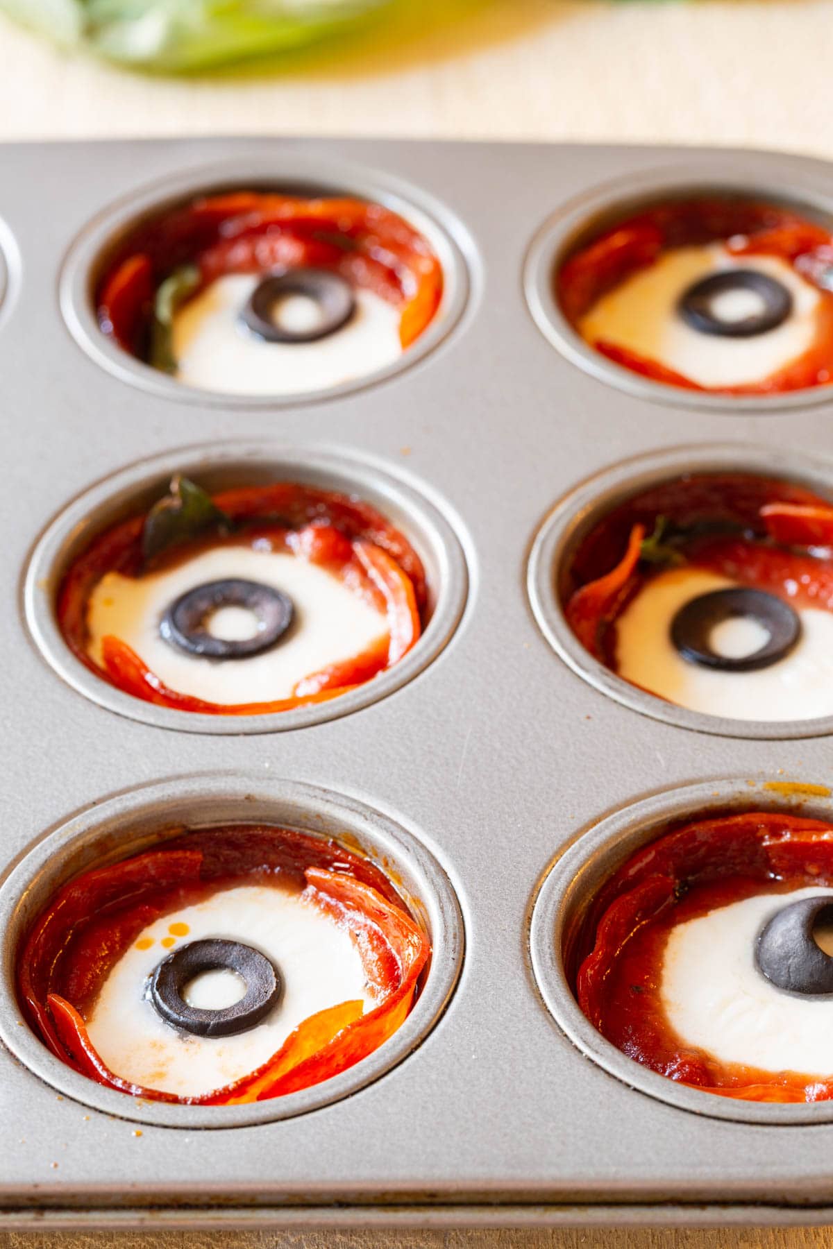 Baked pepperoni cups