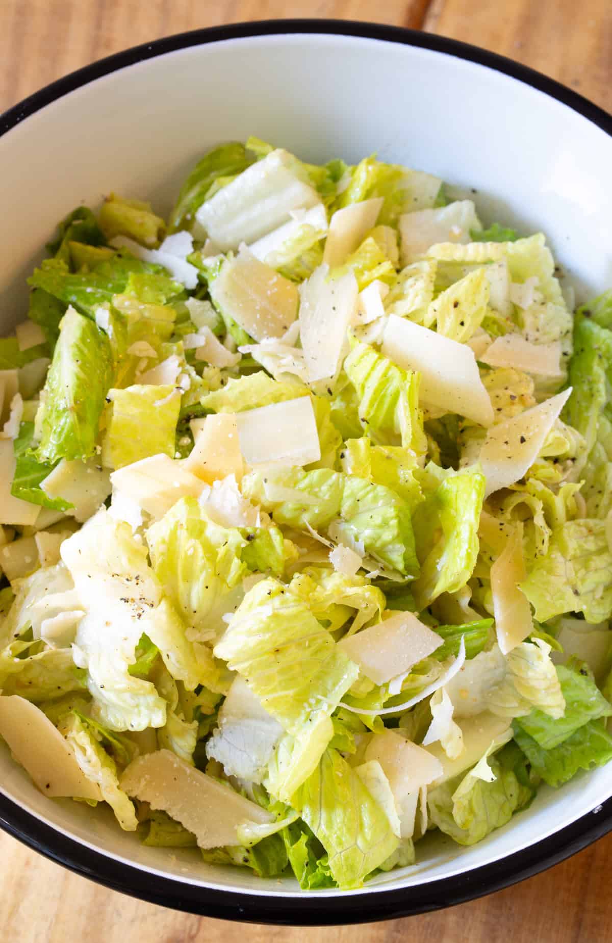 steakhouse salad recipe in bowl