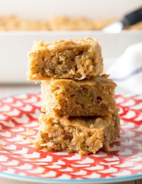 Southern Hummingbird Blondie Recipe #ASpicyPerspective #blondies #hummingbirdcake #hummingbird #blondierecipe