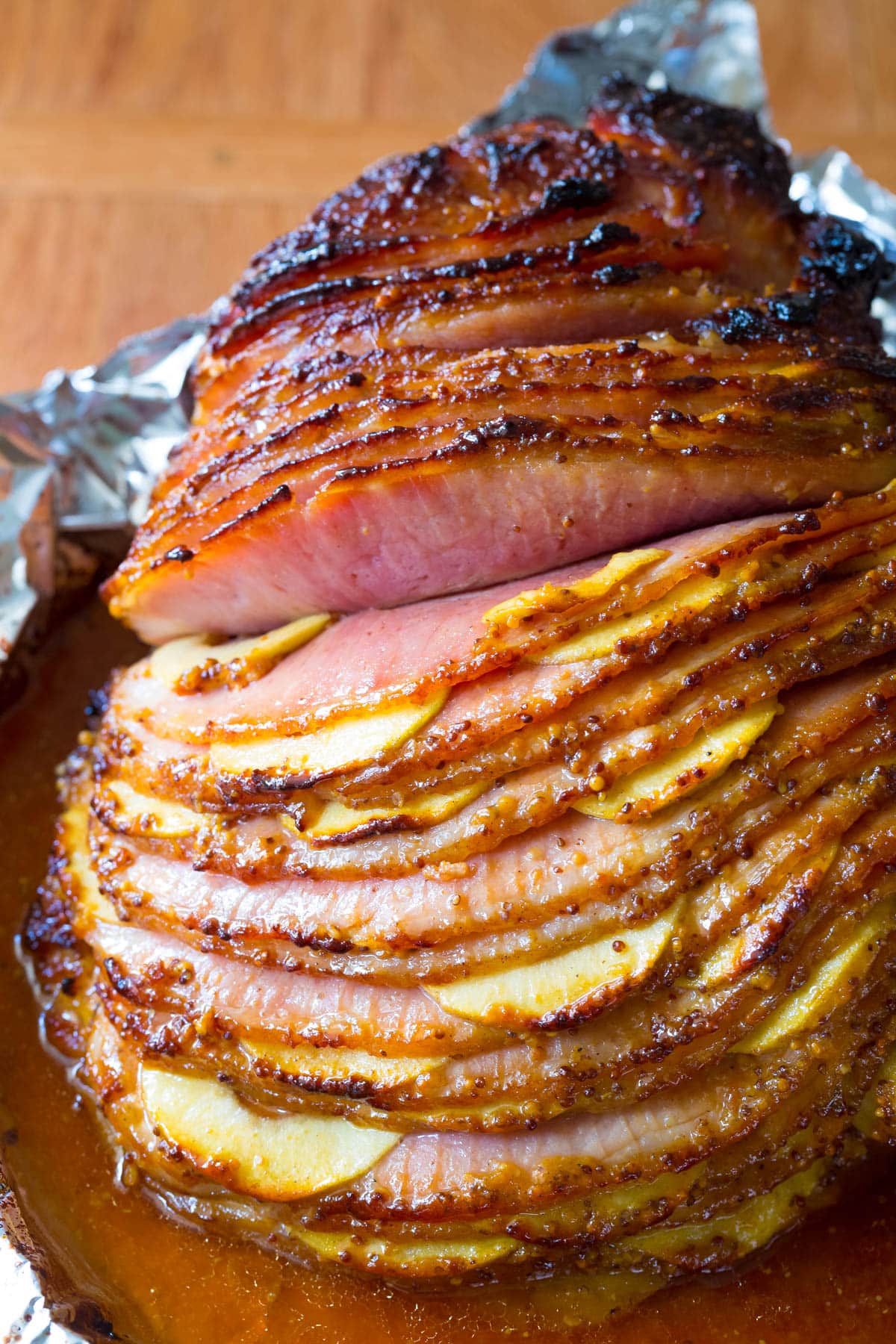Juicy cooked ham stuffed with apples.