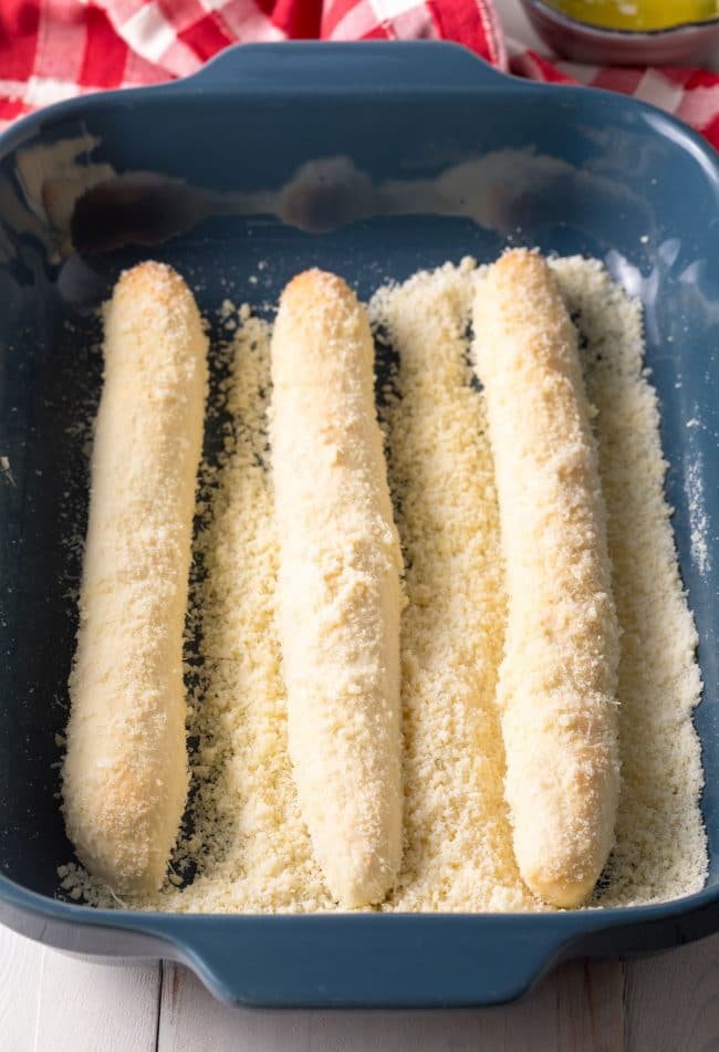 Cheesy Breadsticks Recipe (2 Ways!) Copycat Olive Garden Breadsticks & Little Caesars Crazy Bread #ASpicyPerspective #breadsticks #copycat #takeout