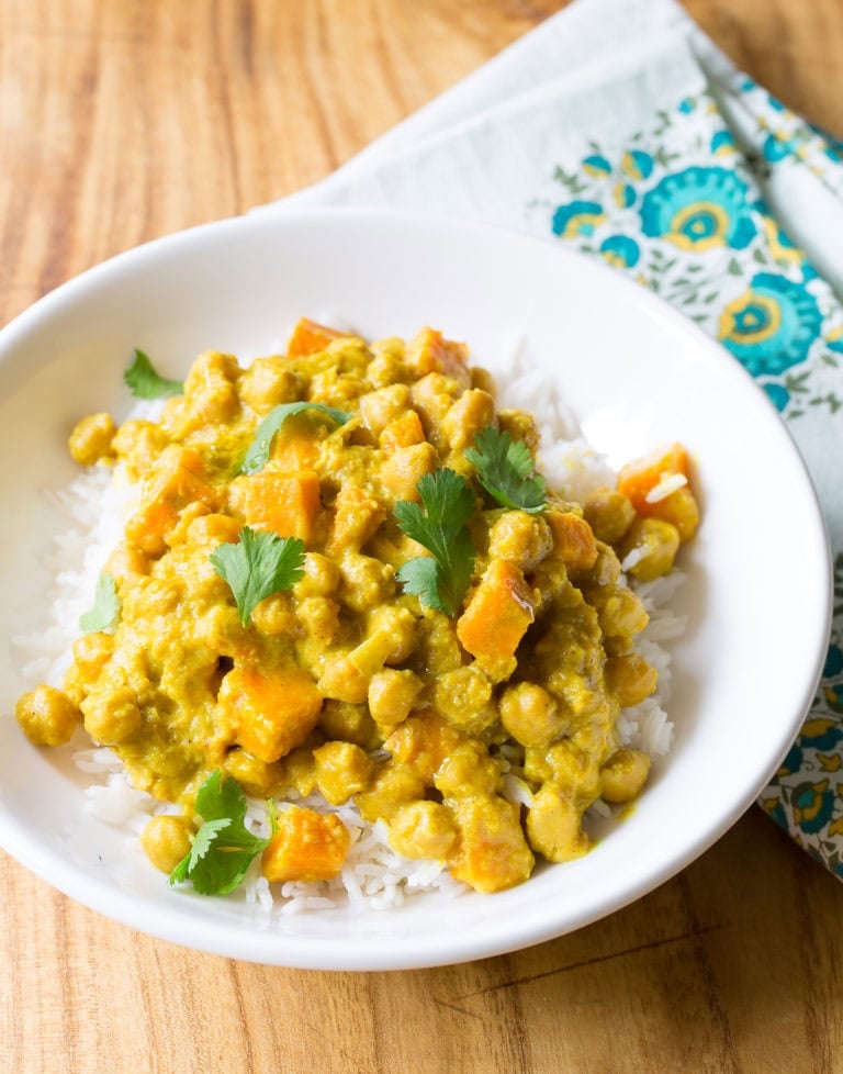 Crockpot Chickpea Curry Recipe (VIDEO) - A Spicy Perspective