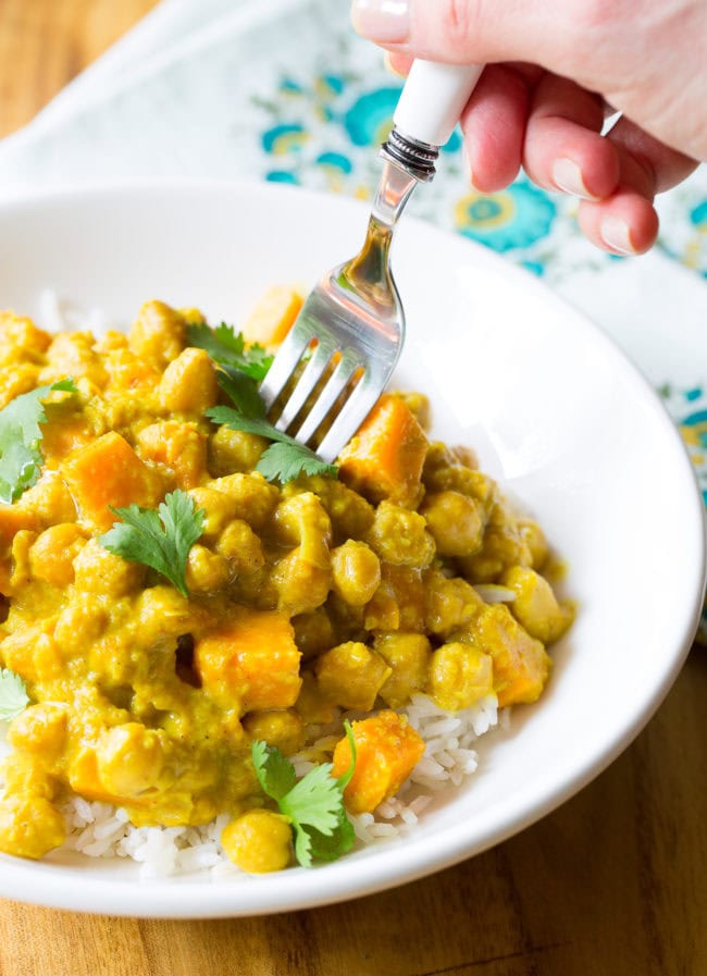 Crockpot Chickpea Curry Recipe (VIDEO) A Spicy Perspective
