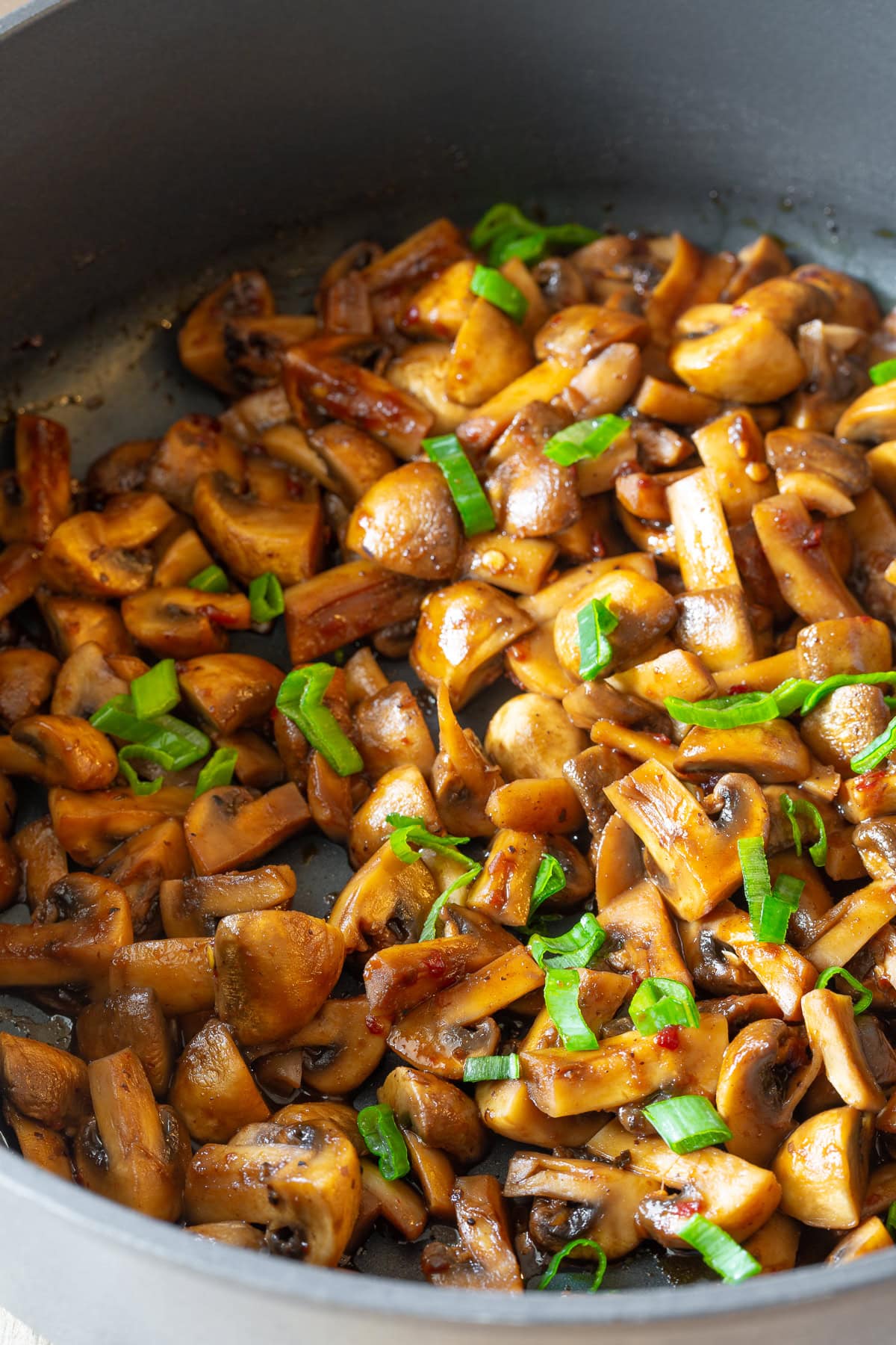 Cooked Chinese mushrooms garnished with fresh scallions. 