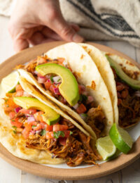 Easy Slow Cooker Carnitas Recipe #carnitas #tacos #mexican #slowcooker #crockpot