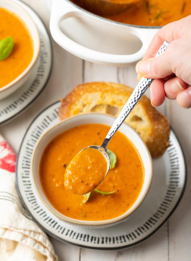 creamy roasted tomato soup recipe that is easy and perfect for meal prep 