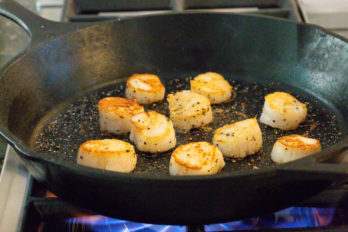 scallops in hot pan with garlic