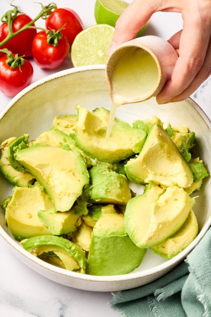 Easy Guacamole  Healthy and Authentic  - 4