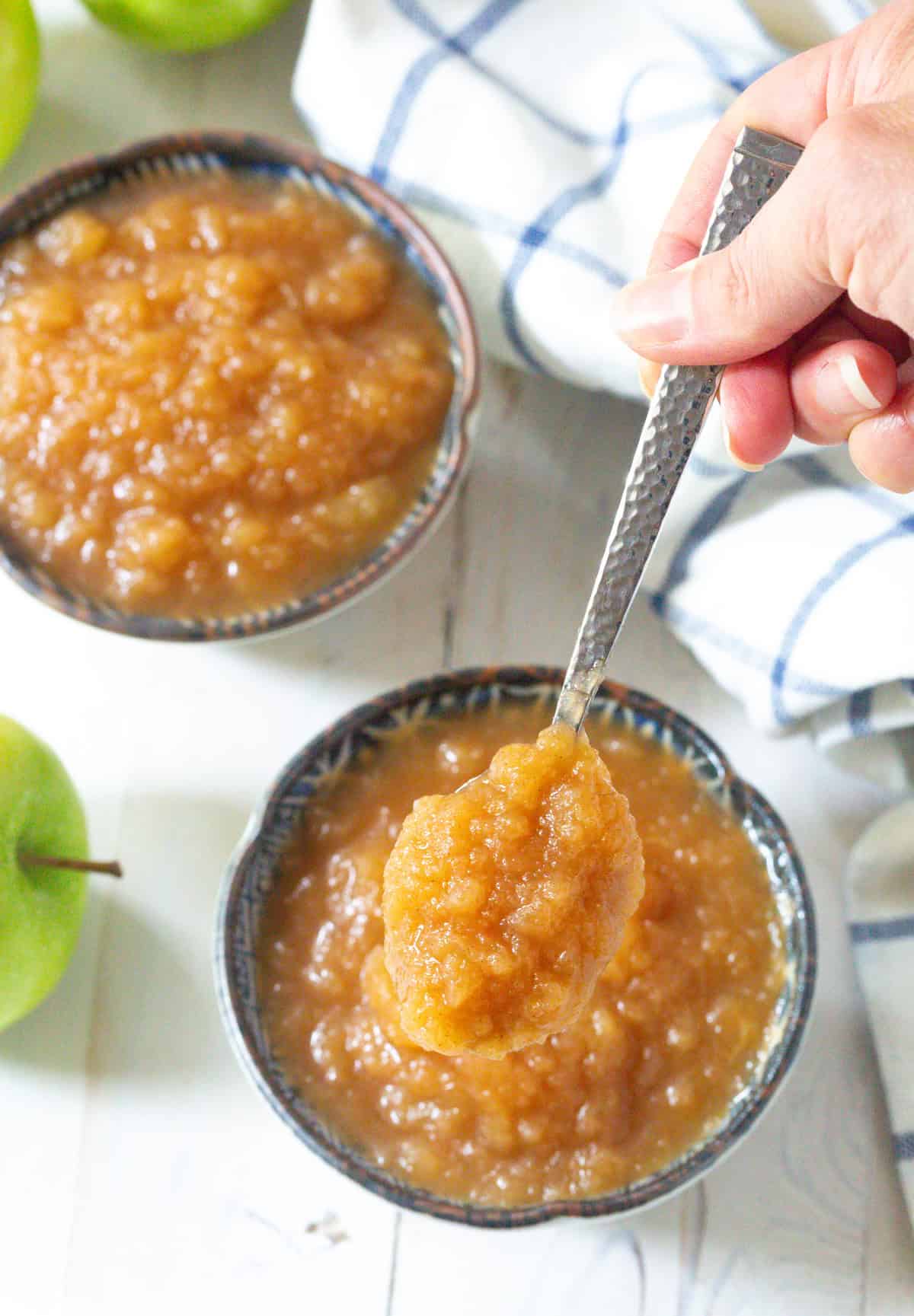 easy apple sauce recipe in instant pot - served in bowls with spoon