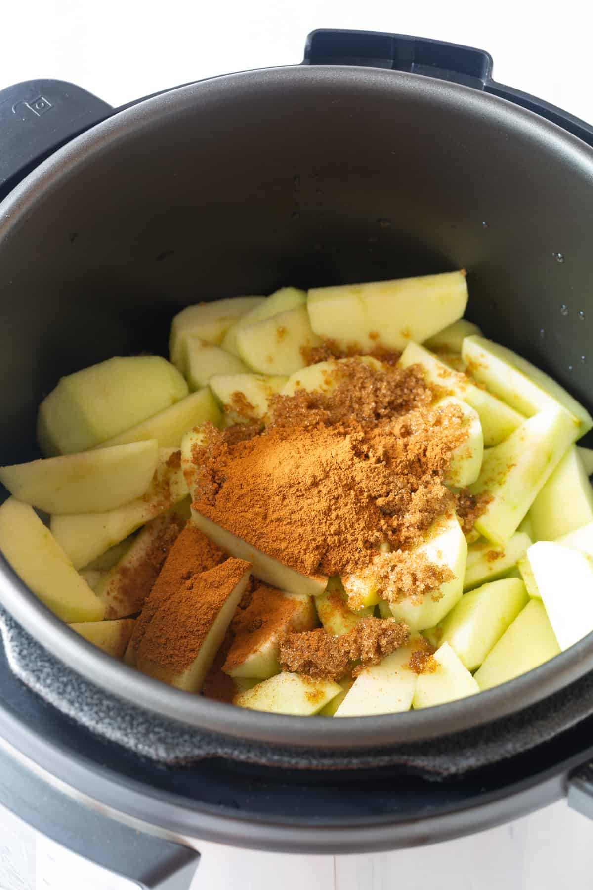 pressure cooker with apples and cinnamon