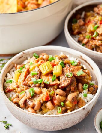Black eyes peas with sausage and veggies in bowl