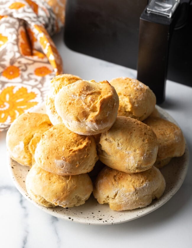Plate with biscuits stopped in a large pyramid.