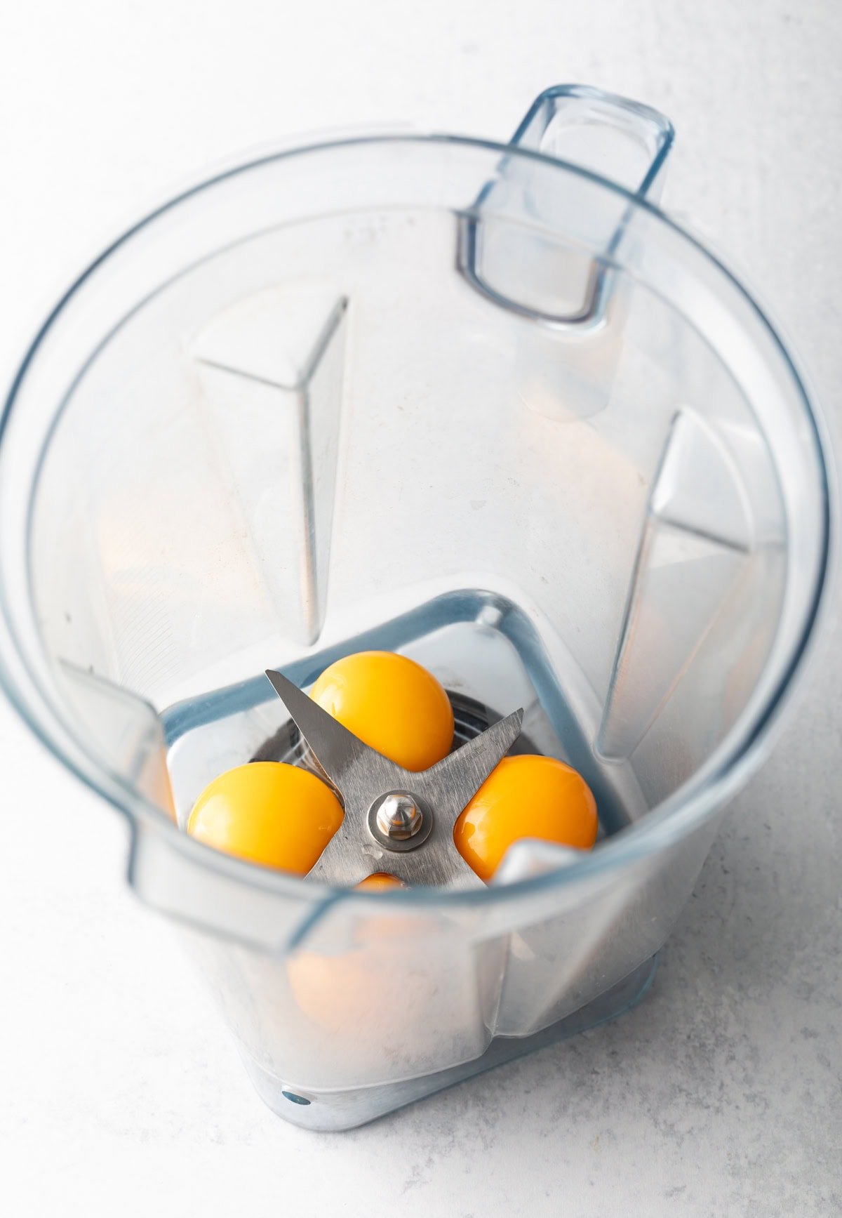 4 egg yolks in a blender.