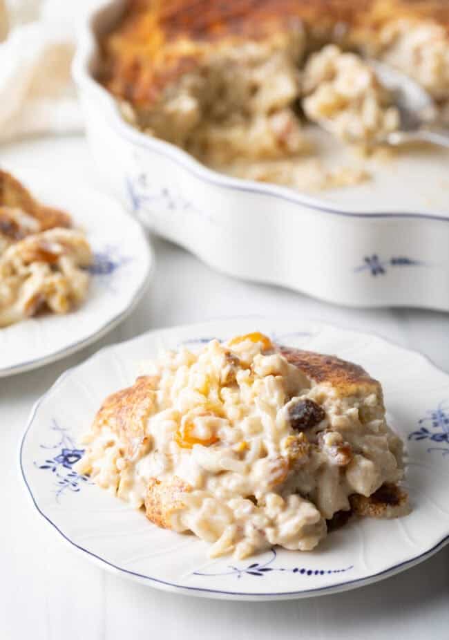 Close view rice dessert with raisins on a plate.
