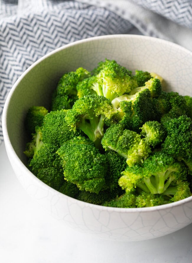 How to Steam Broccoli  in Microwave  - 8