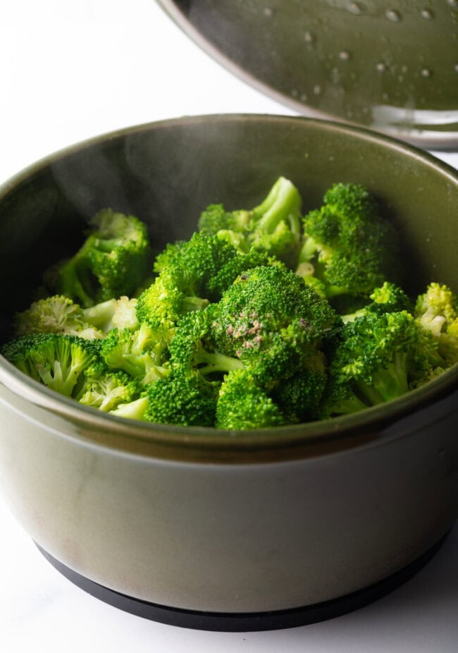 How to Steam Broccoli  in Microwave  - 64