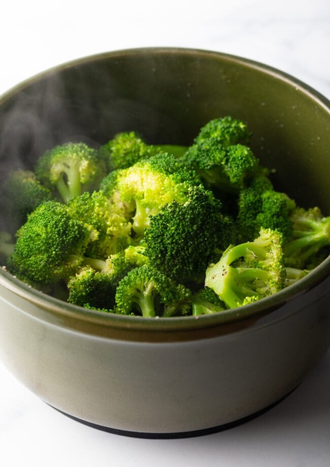 How to Steam Broccoli  in Microwave  - 44