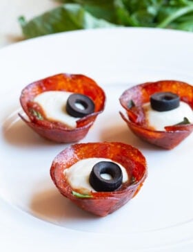 Low Carb Pepperoni Pizza Cups Recipe - Mini Pizzas