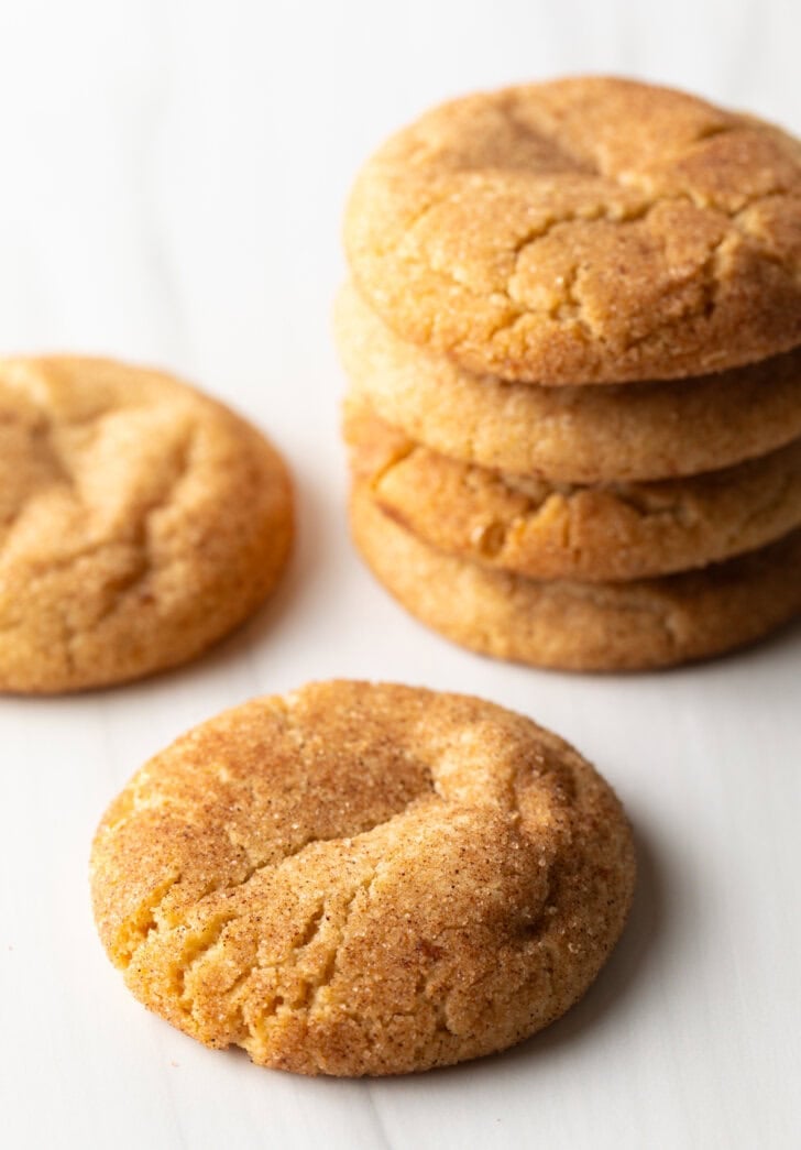 4 cookies stacked in the background, 2 cookies are around the cookies.