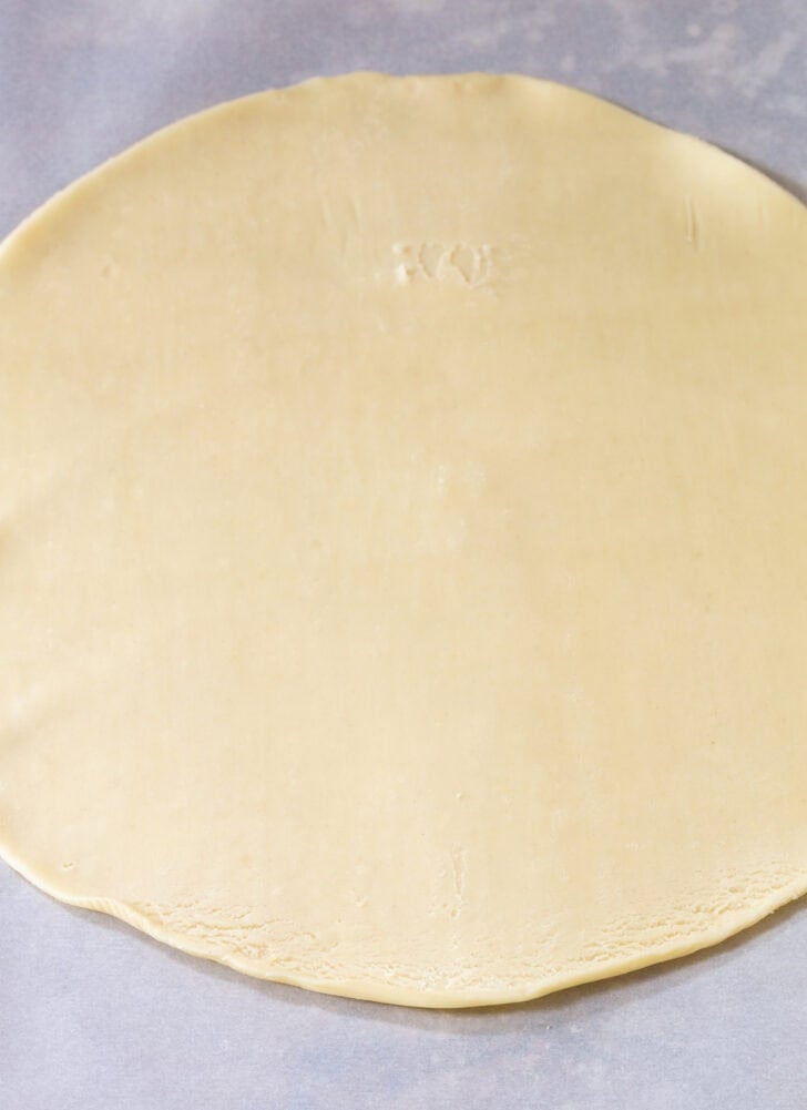 Rolled out circle of pie dough