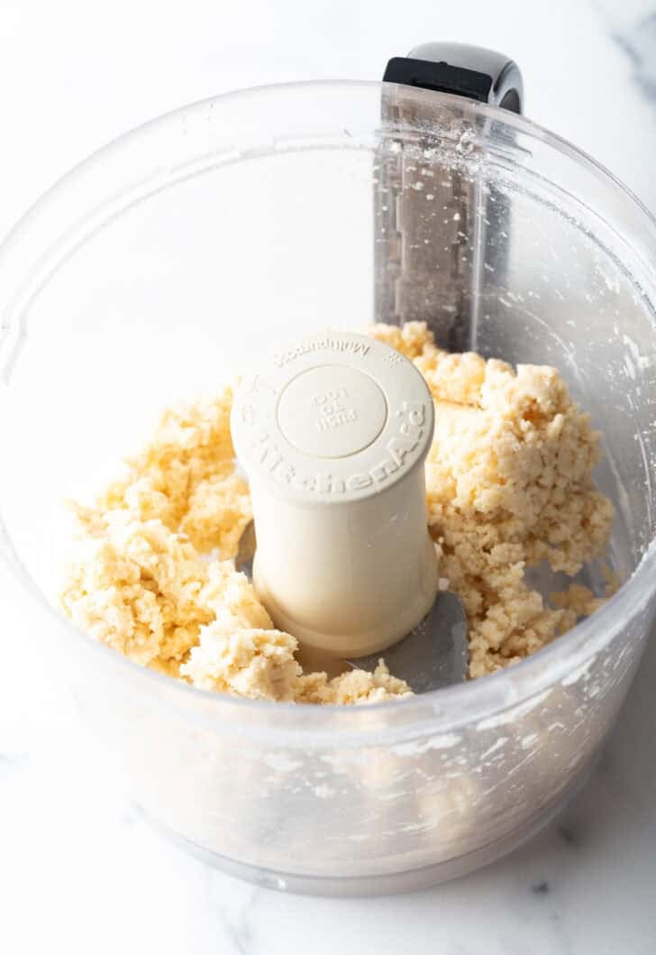 Processing butter and flour in a food processor.