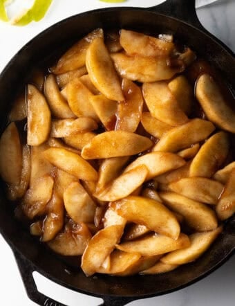 Cast iron skillet with spiced fried apples.
