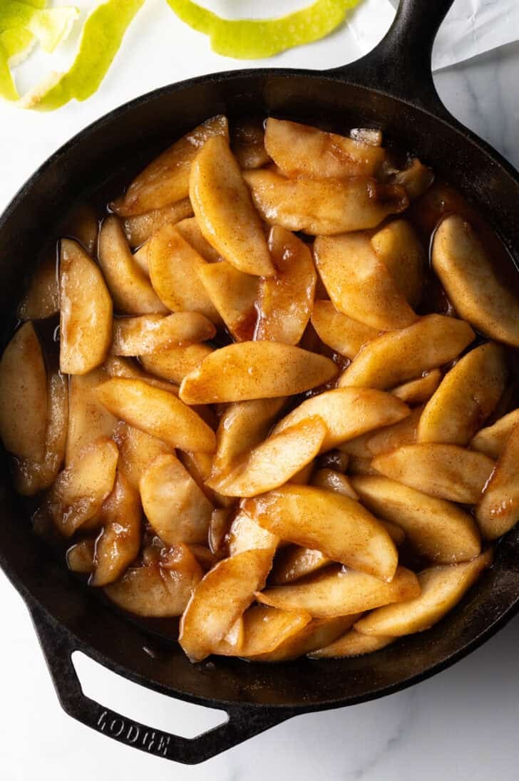 Cast iron skillet with spiced fried apples.