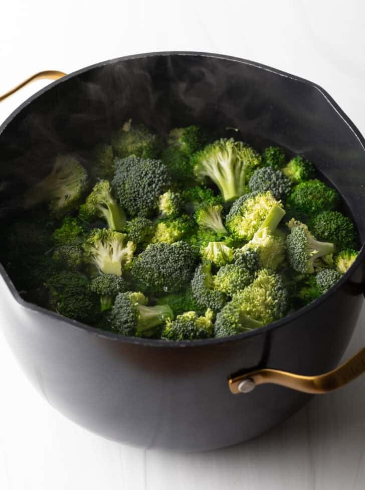 adding broccoli to boiling water